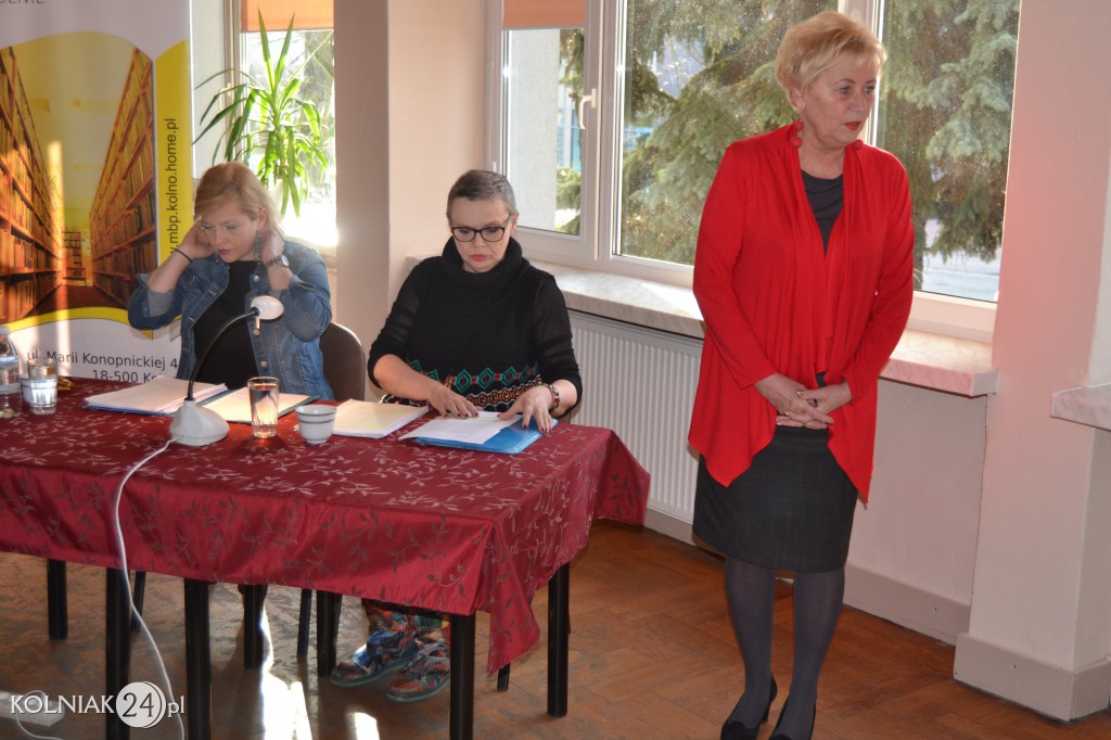 Teatr przy Stoliku: Wydmuszka