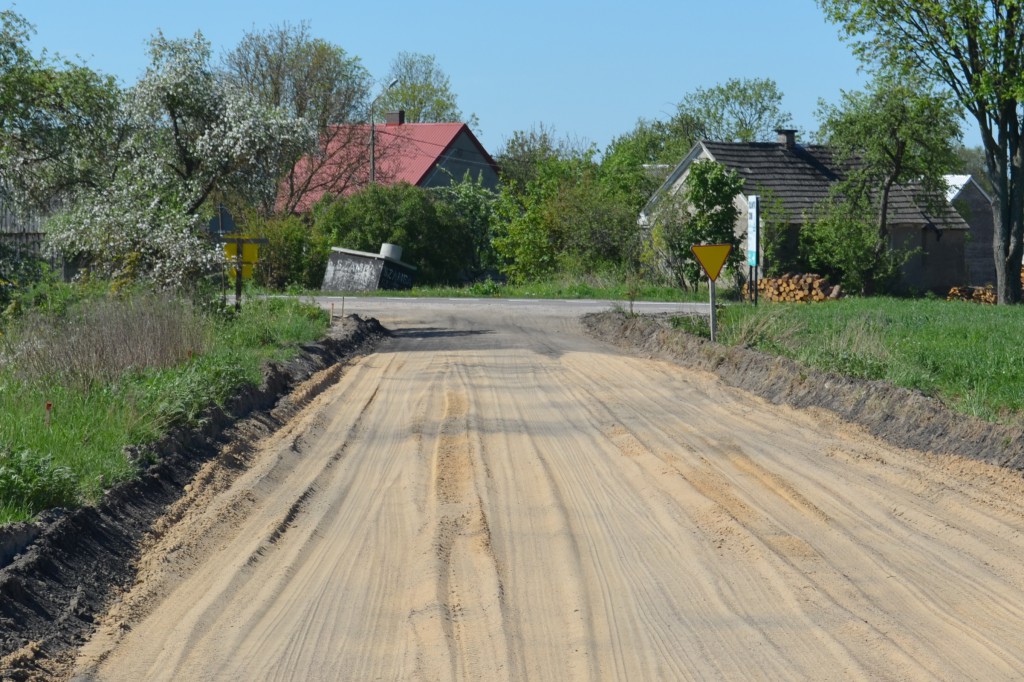 Prace przy przebudowie drogi