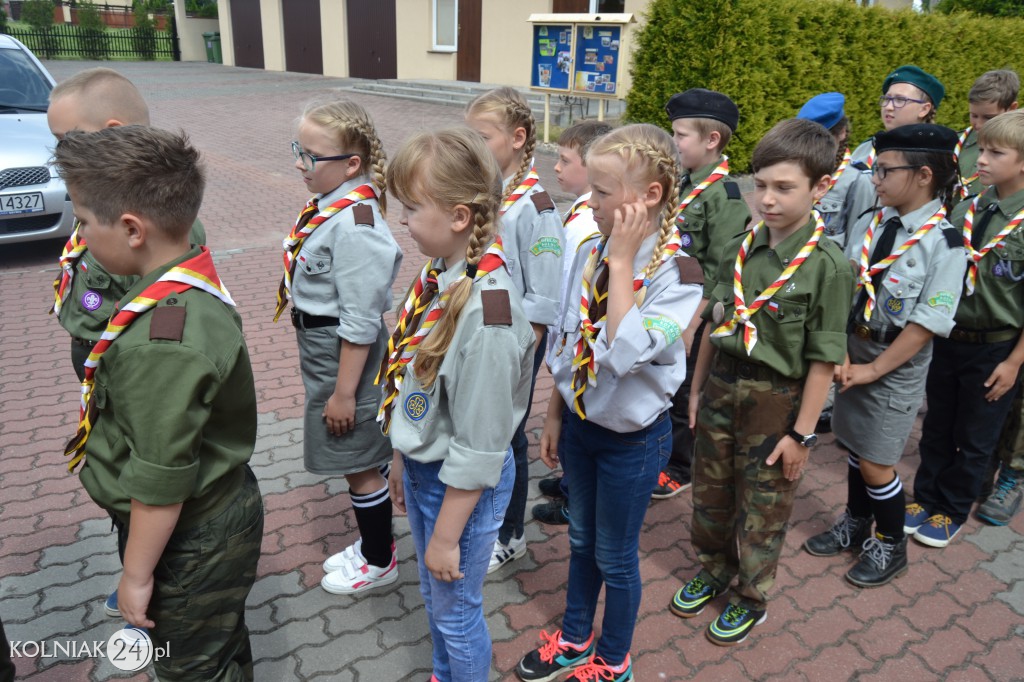 Nadanie sztandaru Hufcowi ZHP w Kolnie