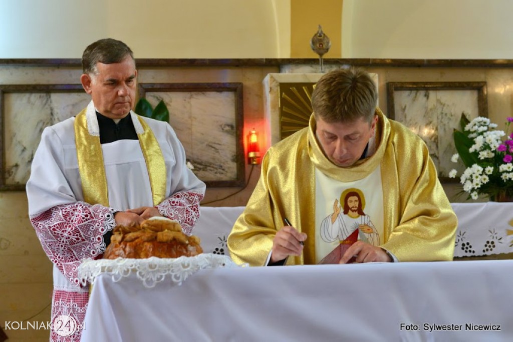 Proboszcz Marek Średnicki przywitał się z wiernymi