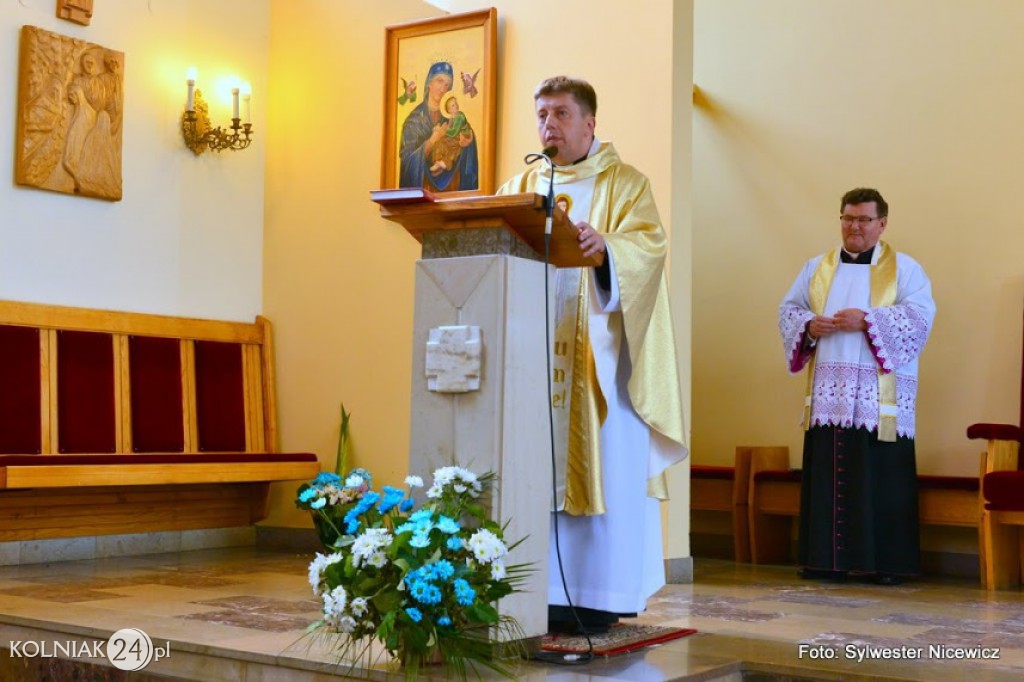 Proboszcz Marek Średnicki przywitał się z wiernymi