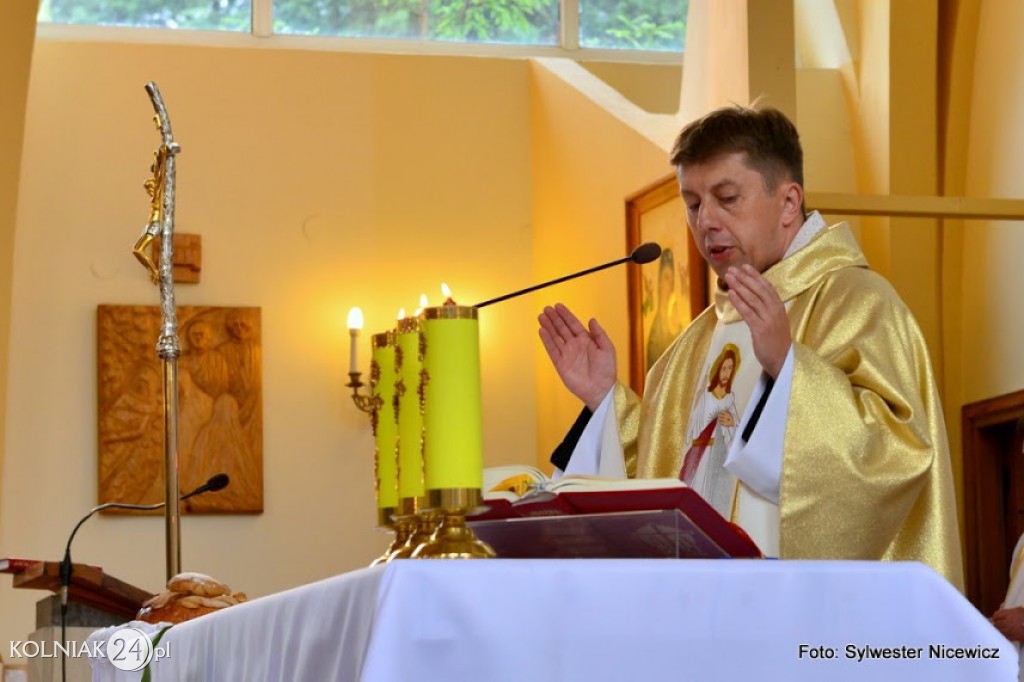 Proboszcz Marek Średnicki przywitał się z wiernymi