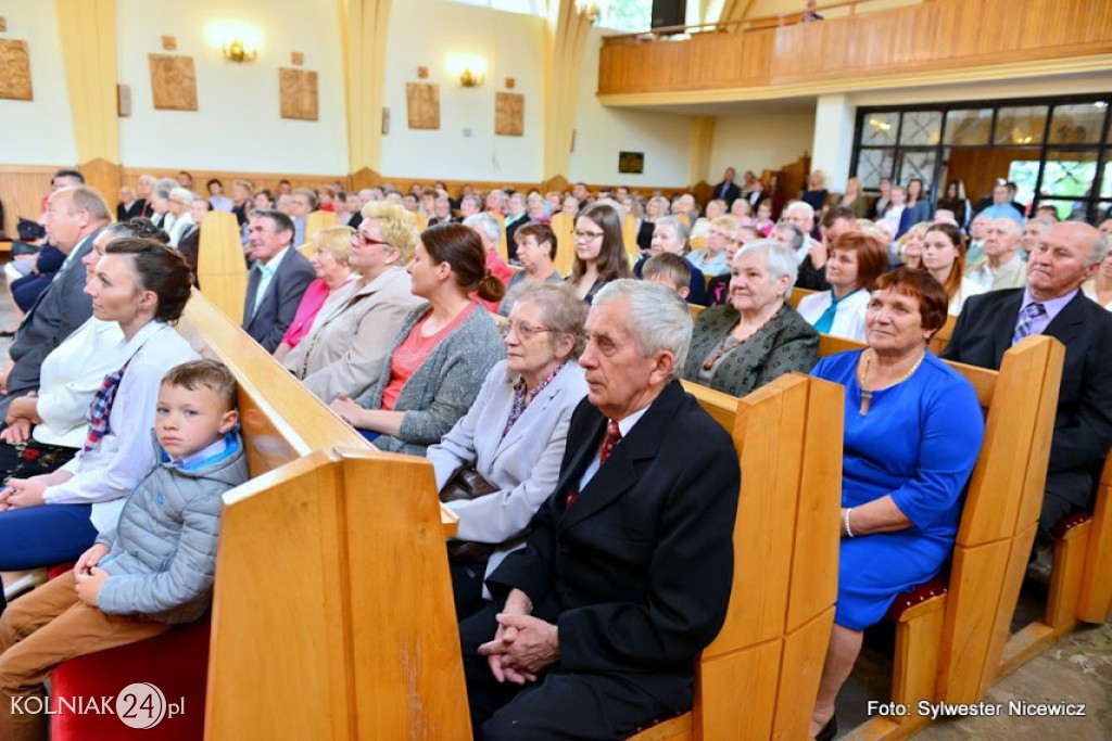 Proboszcz Marek Średnicki przywitał się z wiernymi