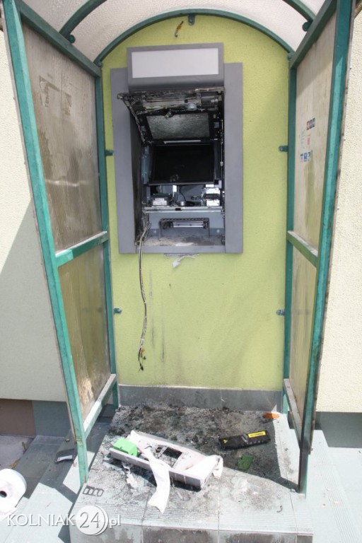 WŁAMANIE I ZNISZCZENIE BANKOMATU