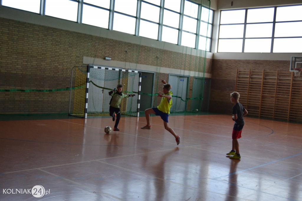 Wakacyjny Turniej Halowej Piłki Nożnej