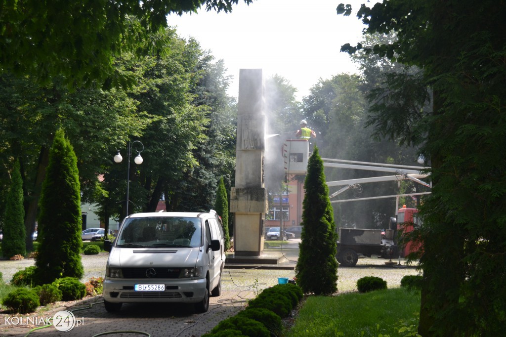 Pomnik w kolneńskim parku jak nowy