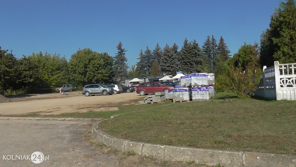 Parking przy cmentarzu