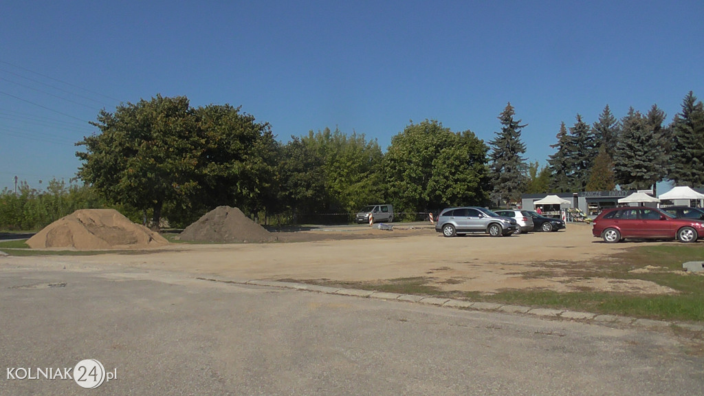 Parking przy cmentarzu