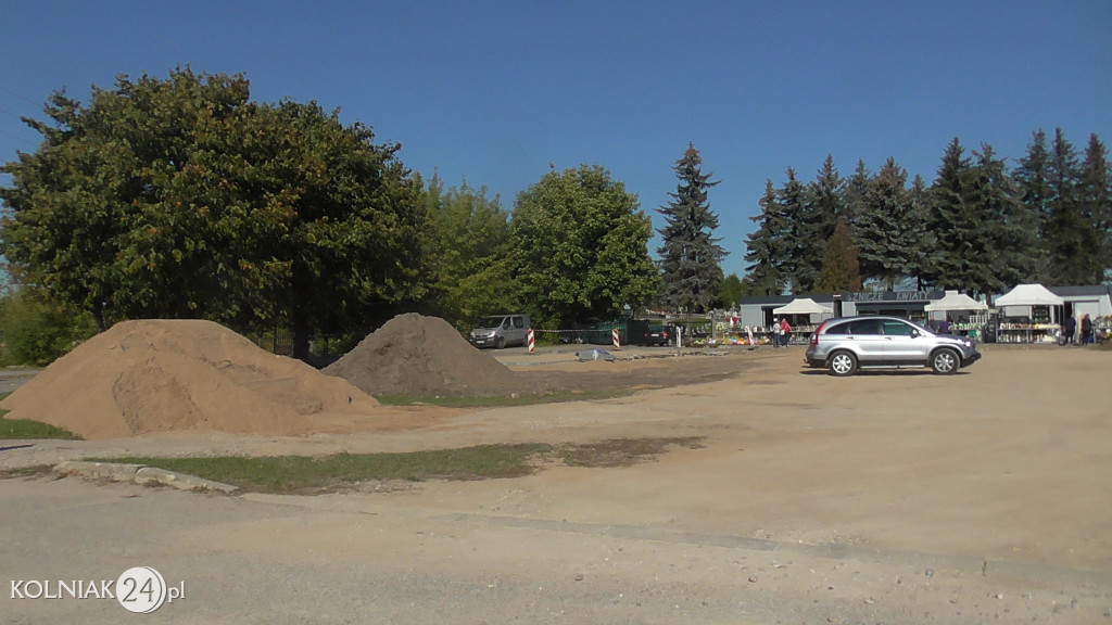 Parking przy cmentarzu