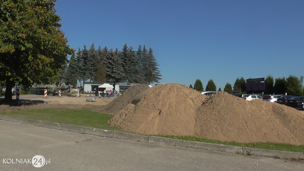 Parking przy cmentarzu