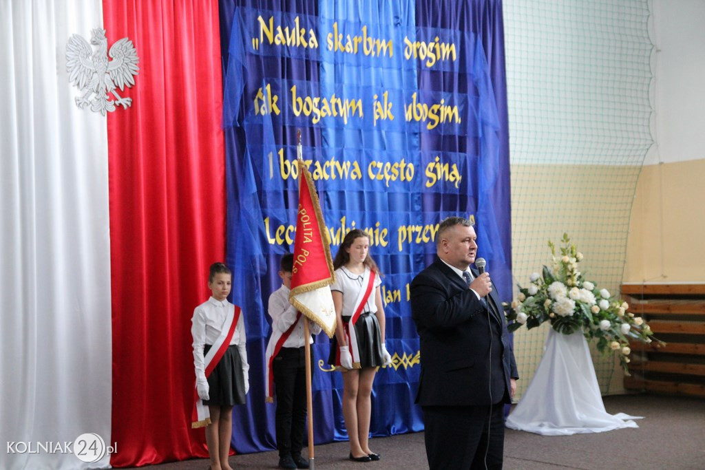 Nowy sztandar w szkole w Małym Płocku