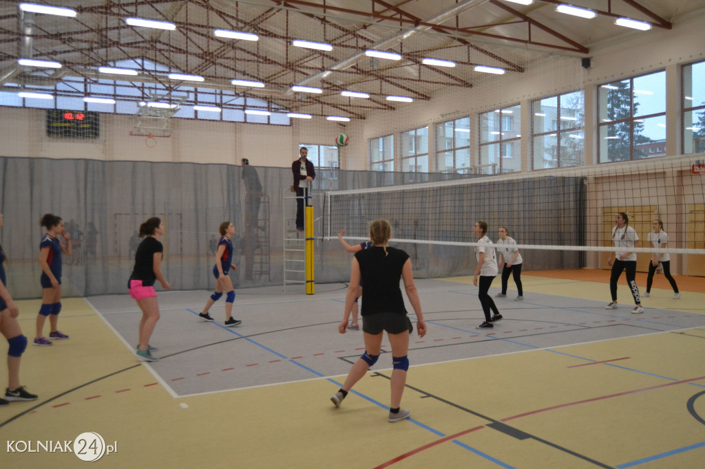 Turniej siatkowy dziewcząt o puchar dyrektora