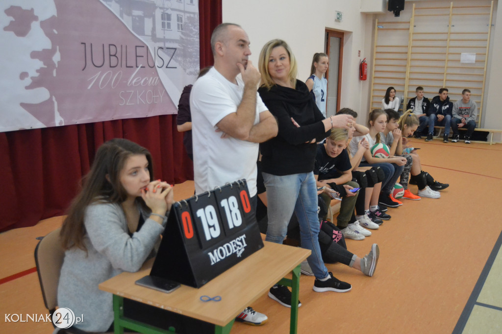 Turniej siatkowy dziewcząt o puchar dyrektora