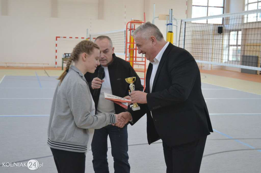 Turniej siatkowy dziewcząt o puchar dyrektora