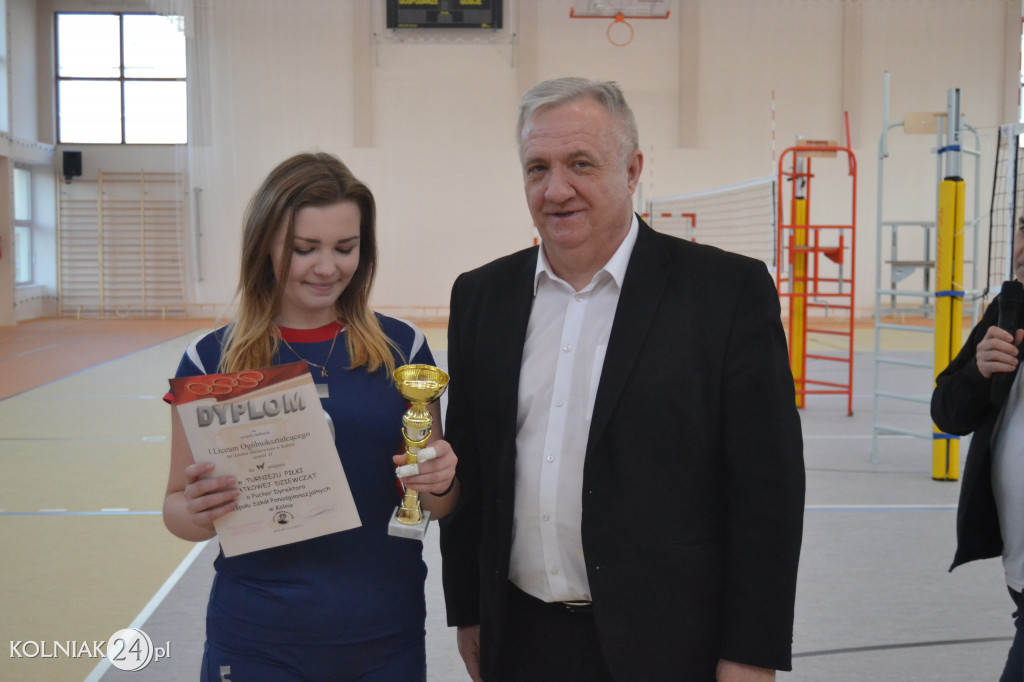 Turniej siatkowy dziewcząt o puchar dyrektora