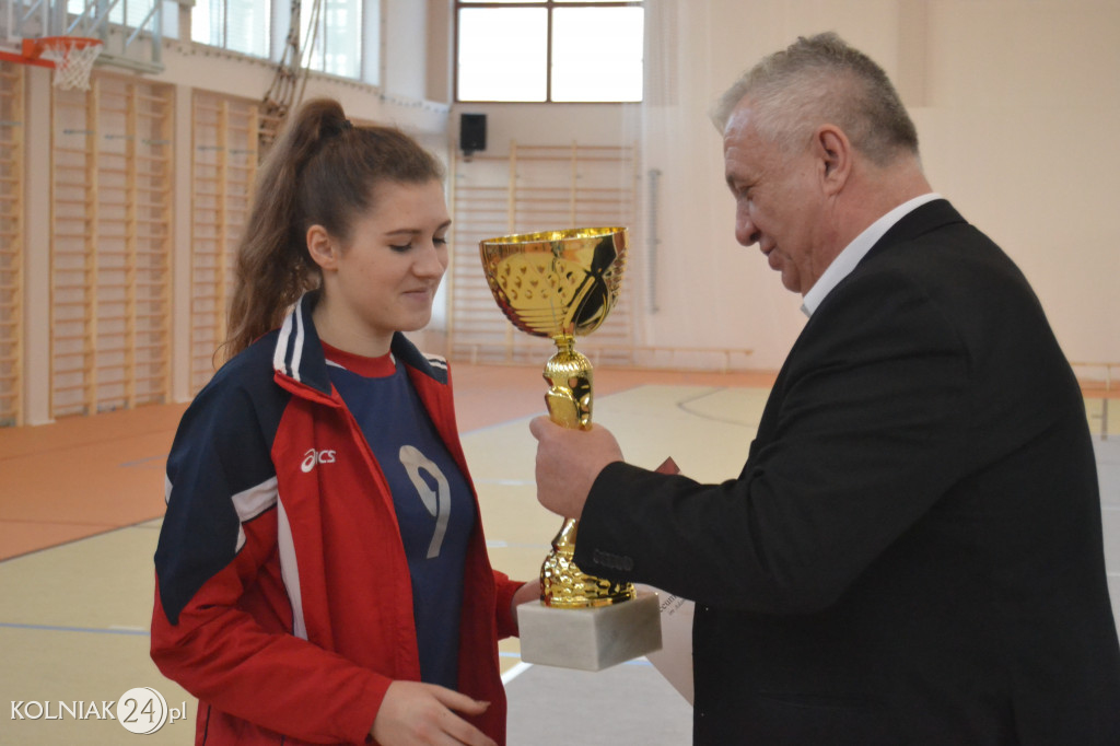 Turniej siatkowy dziewcząt o puchar dyrektora