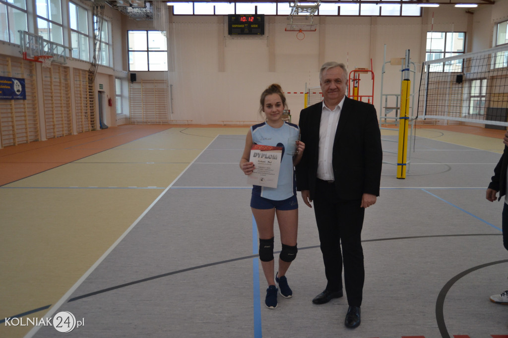 Turniej siatkowy dziewcząt o puchar dyrektora