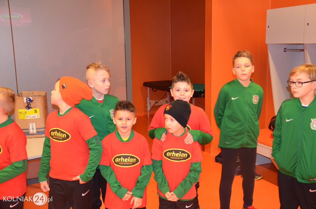 Zawodnicy Orła Kolno asystowali piłkarzom Ekstraklasy