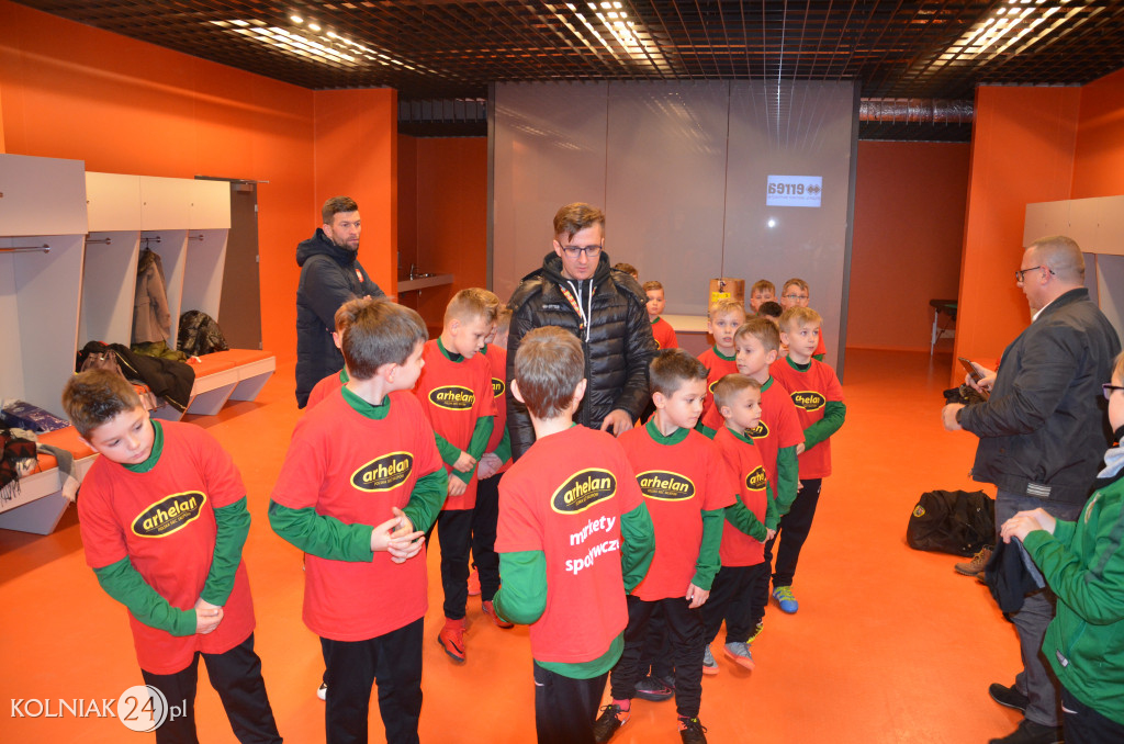 Zawodnicy Orła Kolno asystowali piłkarzom Ekstraklasy