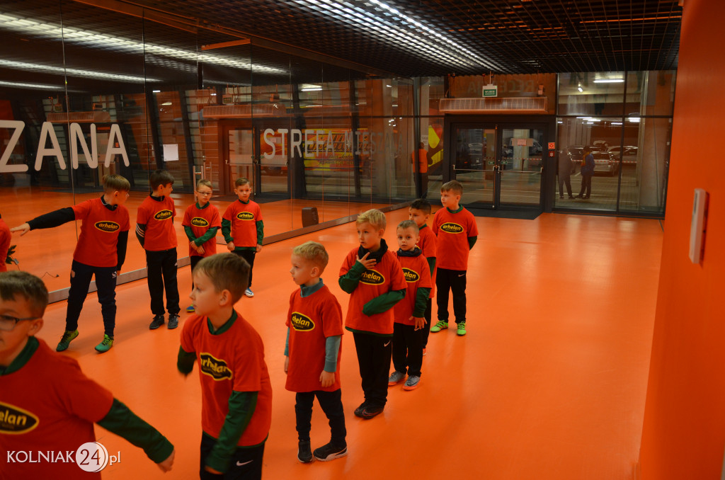 Zawodnicy Orła Kolno asystowali piłkarzom Ekstraklasy