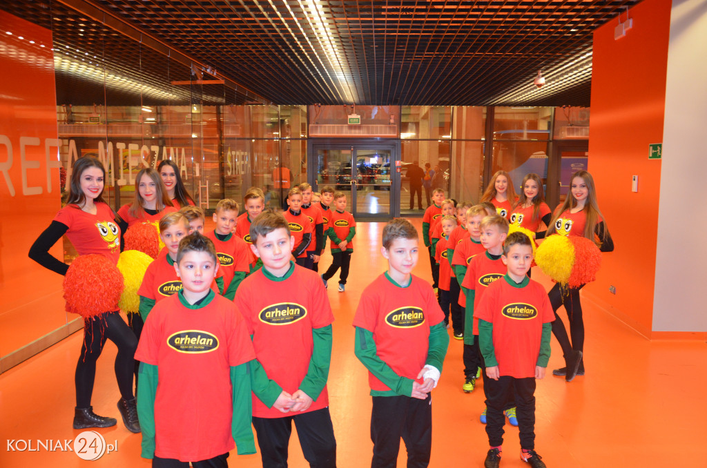 Zawodnicy Orła Kolno asystowali piłkarzom Ekstraklasy