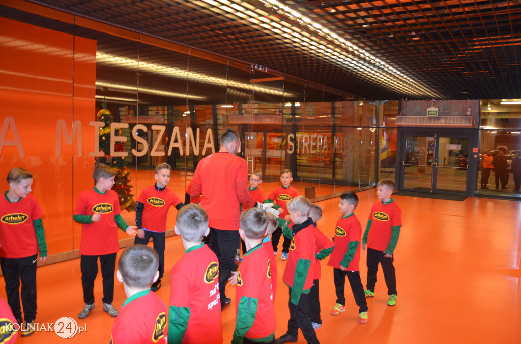 Zawodnicy Orła Kolno asystowali piłkarzom Ekstraklasy