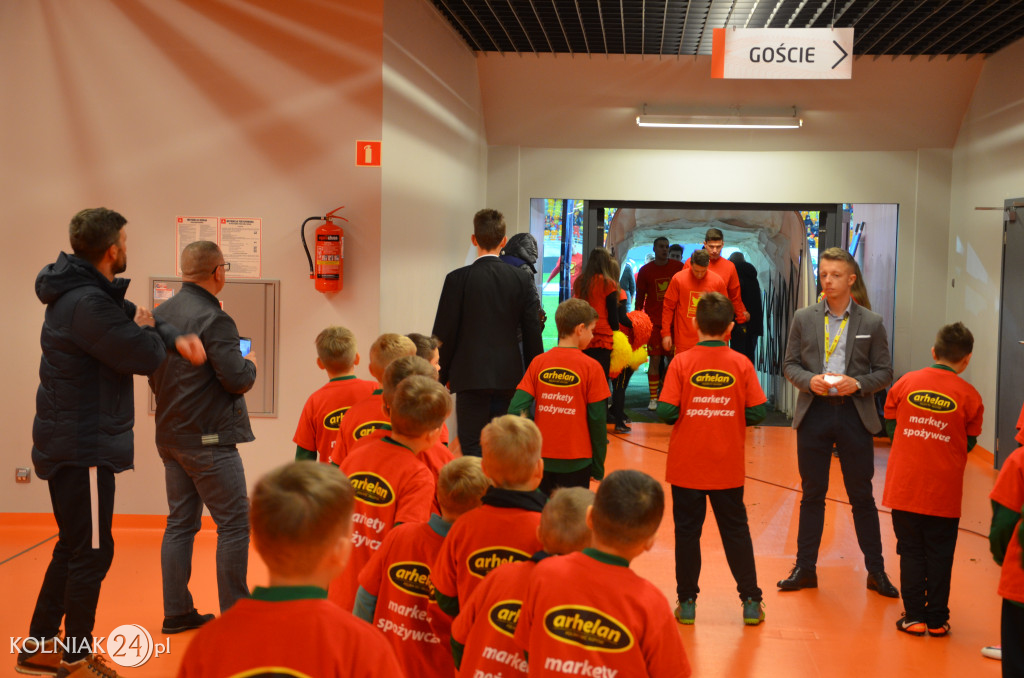 Zawodnicy Orła Kolno asystowali piłkarzom Ekstraklasy