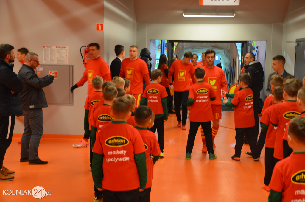 Zawodnicy Orła Kolno asystowali piłkarzom Ekstraklasy