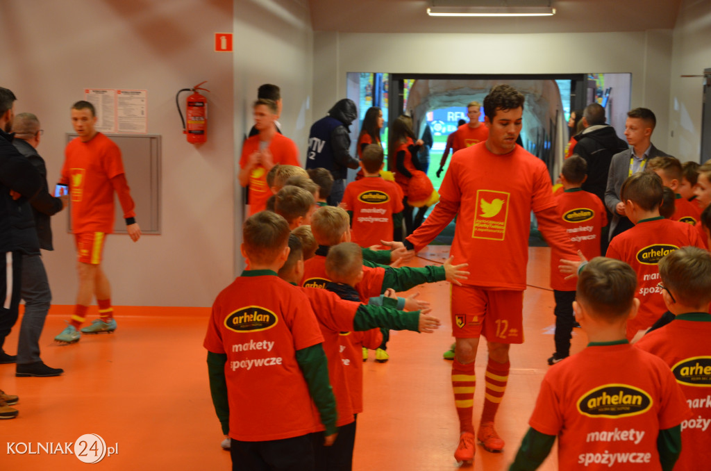 Zawodnicy Orła Kolno asystowali piłkarzom Ekstraklasy