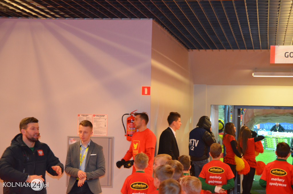 Zawodnicy Orła Kolno asystowali piłkarzom Ekstraklasy