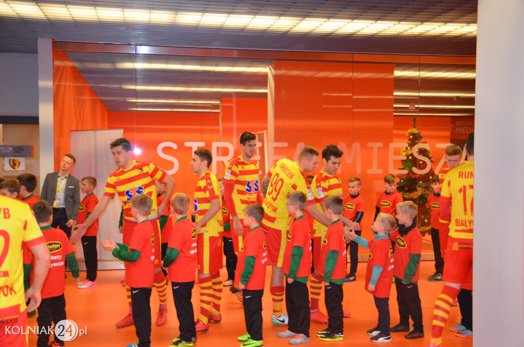 Zawodnicy Orła Kolno asystowali piłkarzom Ekstraklasy