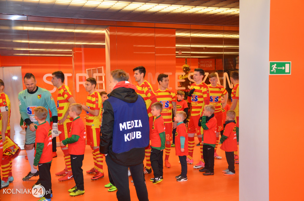 Zawodnicy Orła Kolno asystowali piłkarzom Ekstraklasy