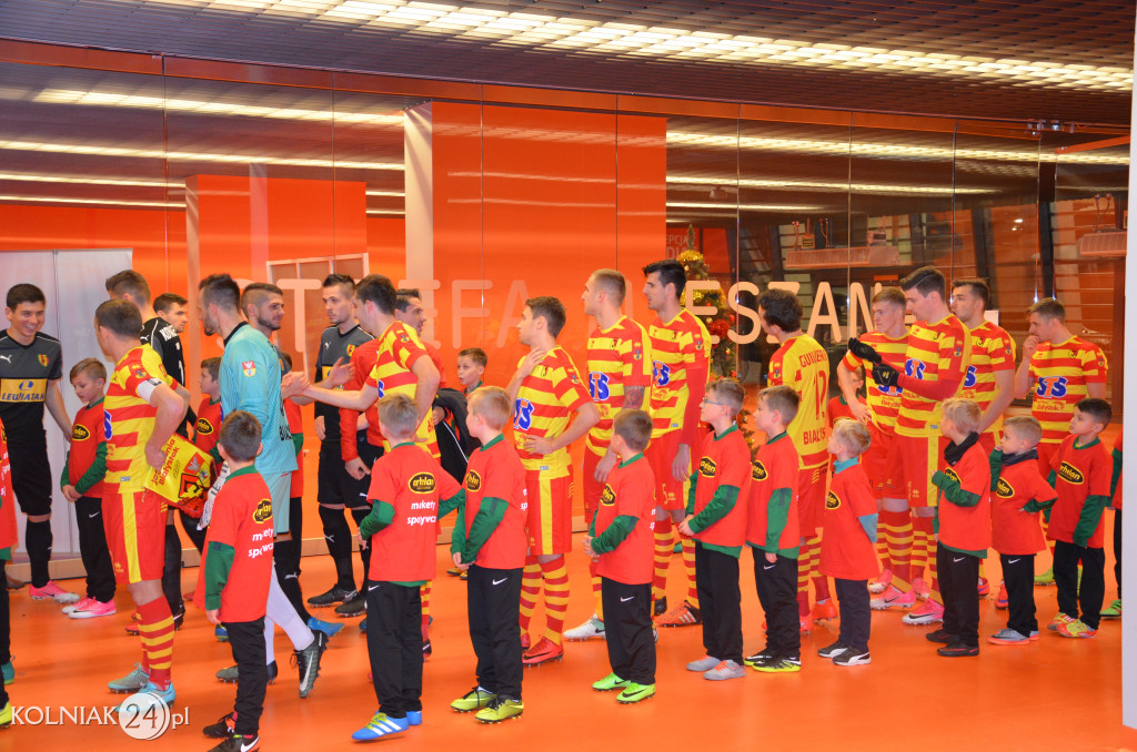 Zawodnicy Orła Kolno asystowali piłkarzom Ekstraklasy