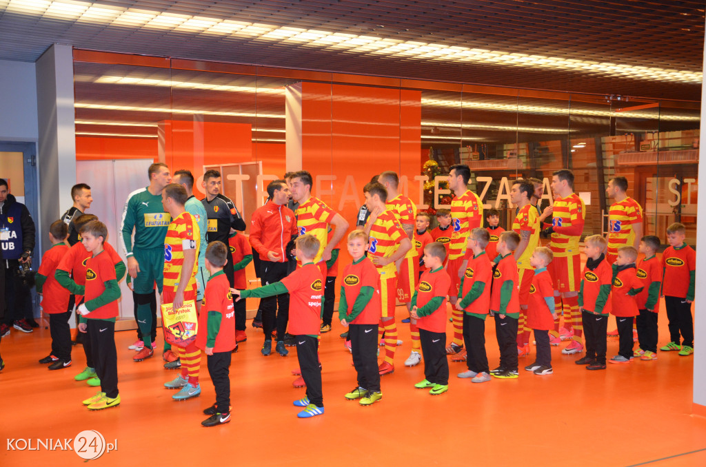 Zawodnicy Orła Kolno asystowali piłkarzom Ekstraklasy