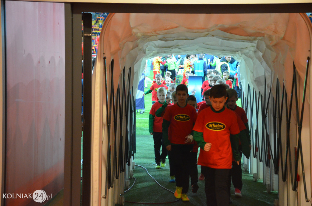 Zawodnicy Orła Kolno asystowali piłkarzom Ekstraklasy