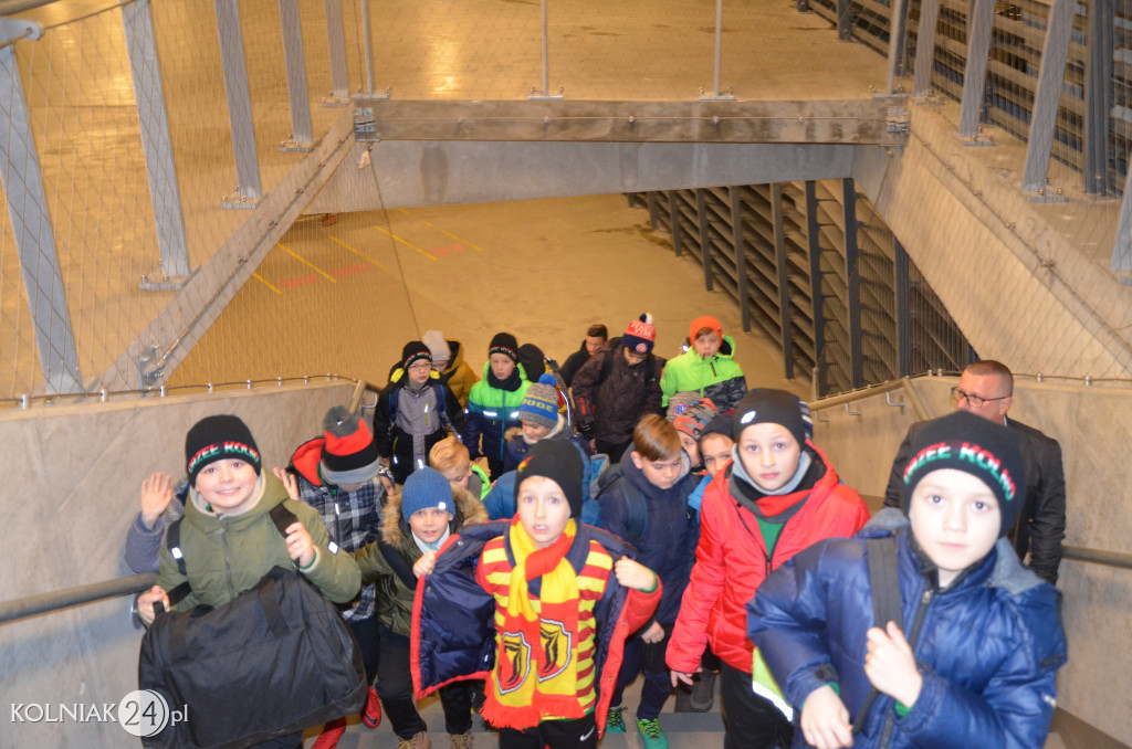 Zawodnicy Orła Kolno asystowali piłkarzom Ekstraklasy