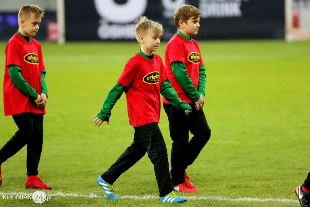 Zawodnicy Orła Kolno asystowali piłkarzom Ekstraklasy