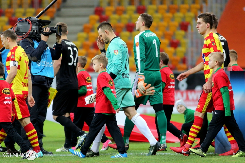 Zawodnicy Orła Kolno asystowali piłkarzom Ekstraklasy