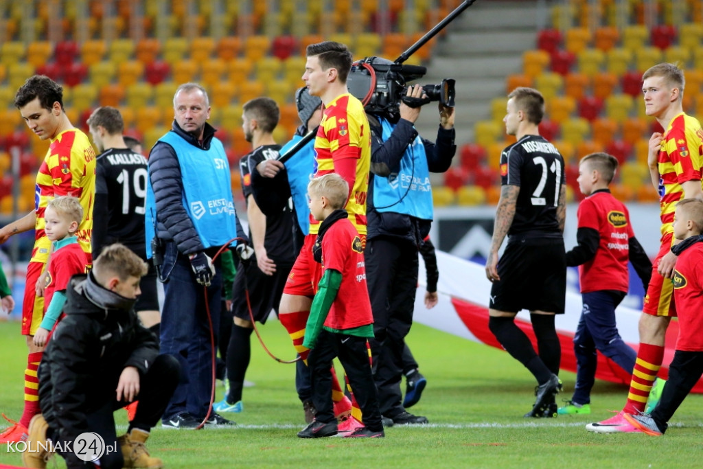 Zawodnicy Orła Kolno asystowali piłkarzom Ekstraklasy