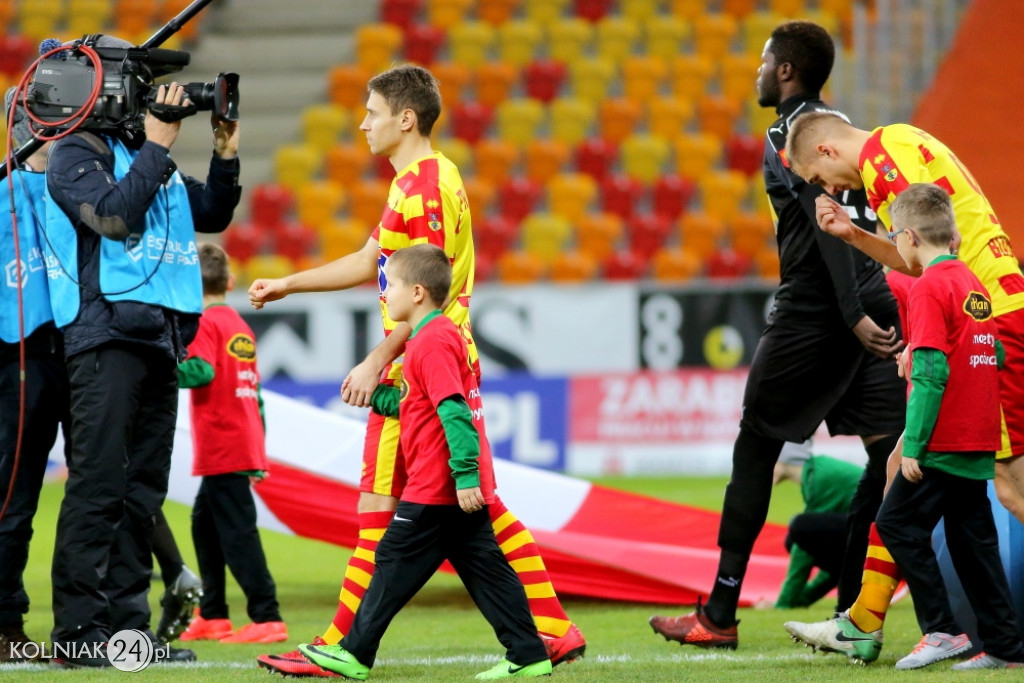 Zawodnicy Orła Kolno asystowali piłkarzom Ekstraklasy