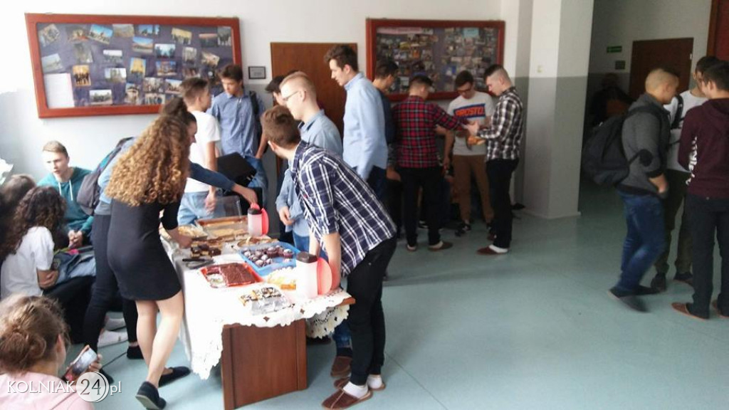 Słodki Dzień Kobiet ze Szkolnym Klubem Wolontariatu