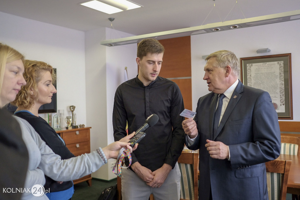 Taras Romańczuk odebrał dowód
