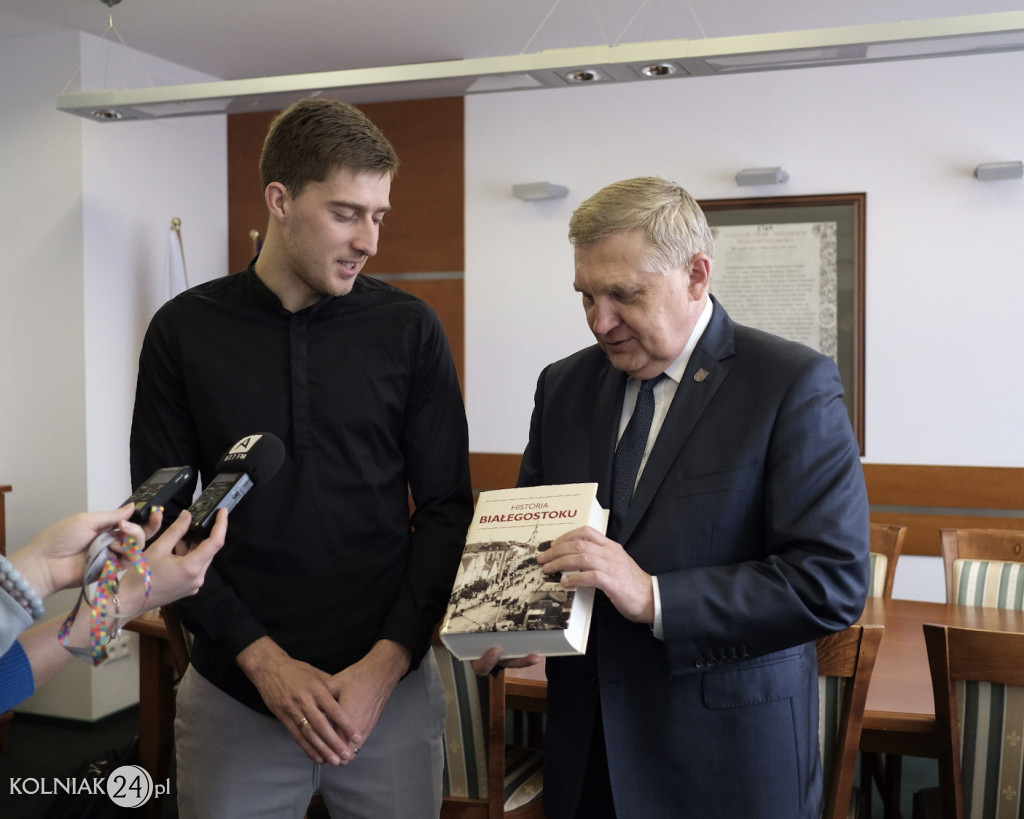 Taras Romańczuk odebrał dowód