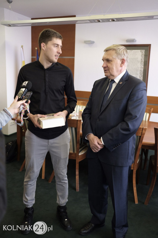 Taras Romańczuk odebrał dowód