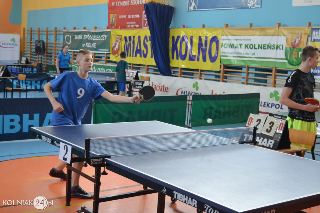 Pierwszy dzień zawodów tenisa stołowego