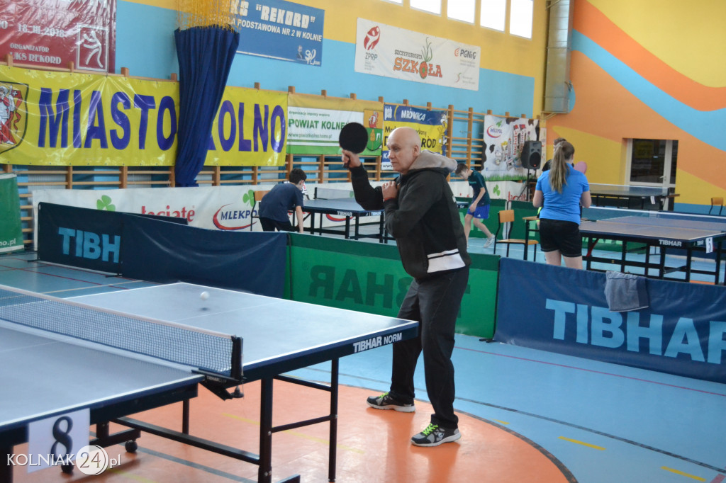 Pierwszy dzień zawodów tenisa stołowego