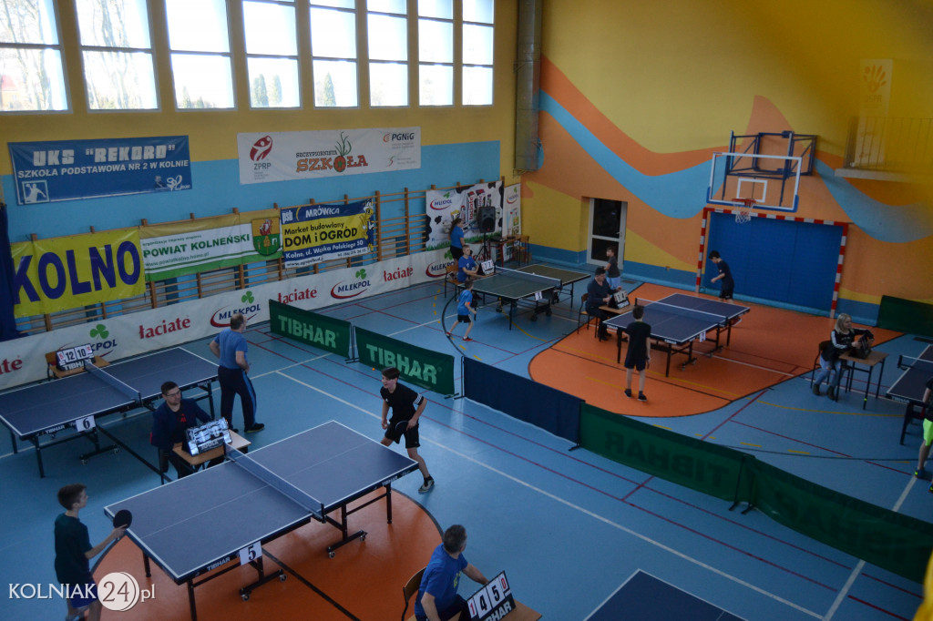 Pierwszy dzień zawodów tenisa stołowego