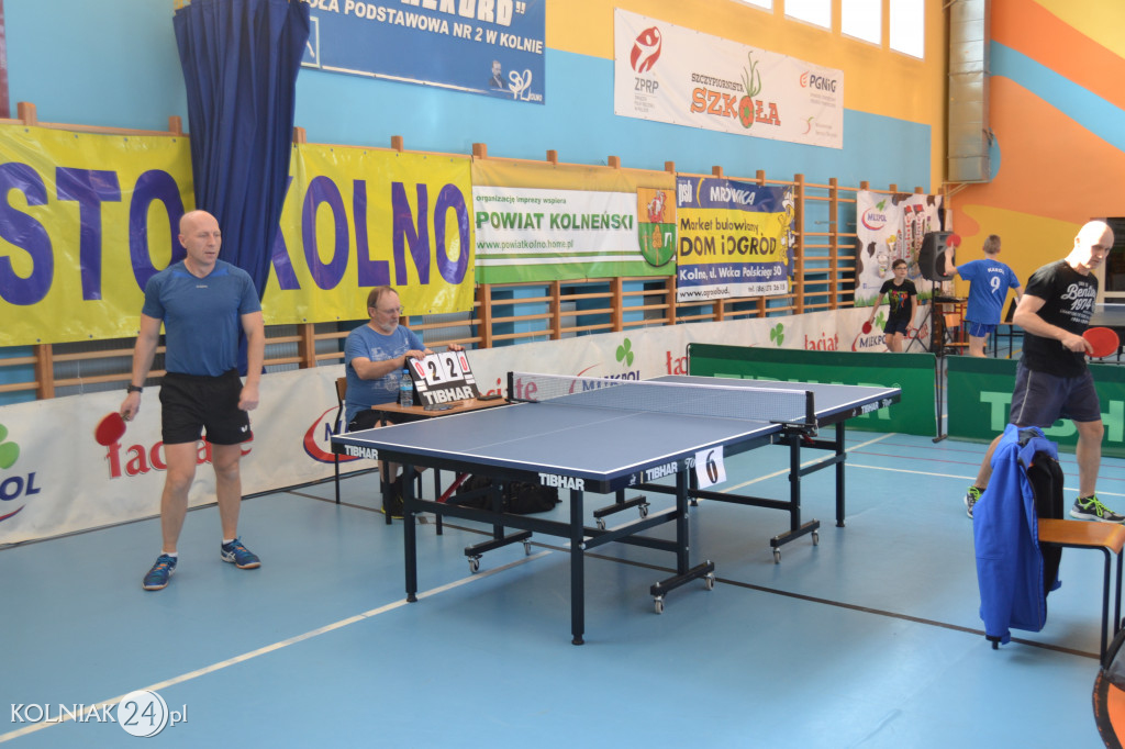 Pierwszy dzień zawodów tenisa stołowego