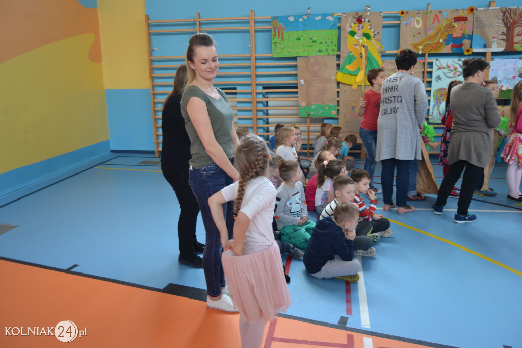Uczniowie z kolneńskiej Dwójki powitali wiosnę