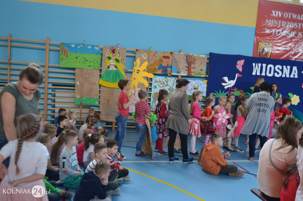 Uczniowie z kolneńskiej Dwójki powitali wiosnę